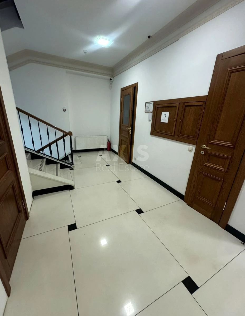 Office vul. Zhyljans'ka 72, 750m27051020