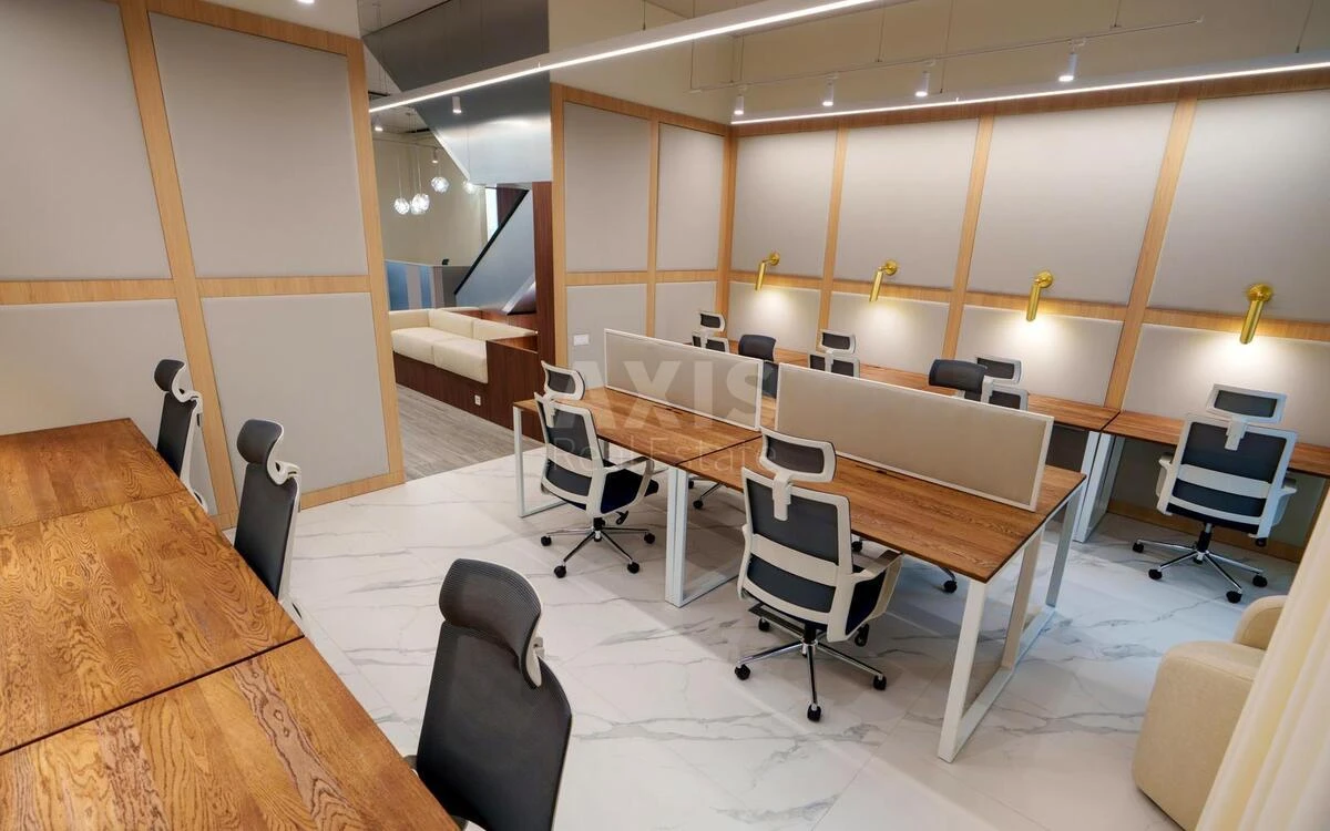 Office pr-t Berestejskij 42, 220m26792011