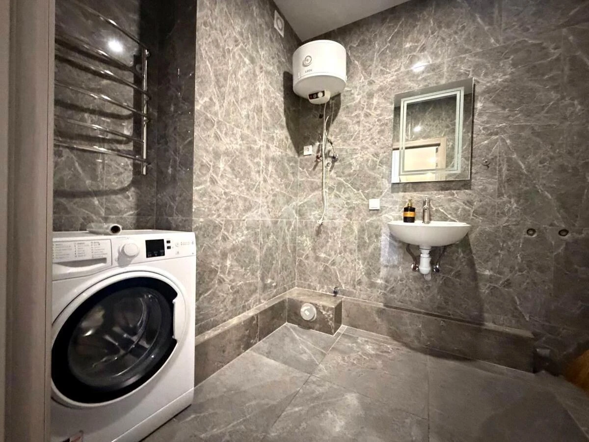 Office vul. Central'na 21А, 84m27127912