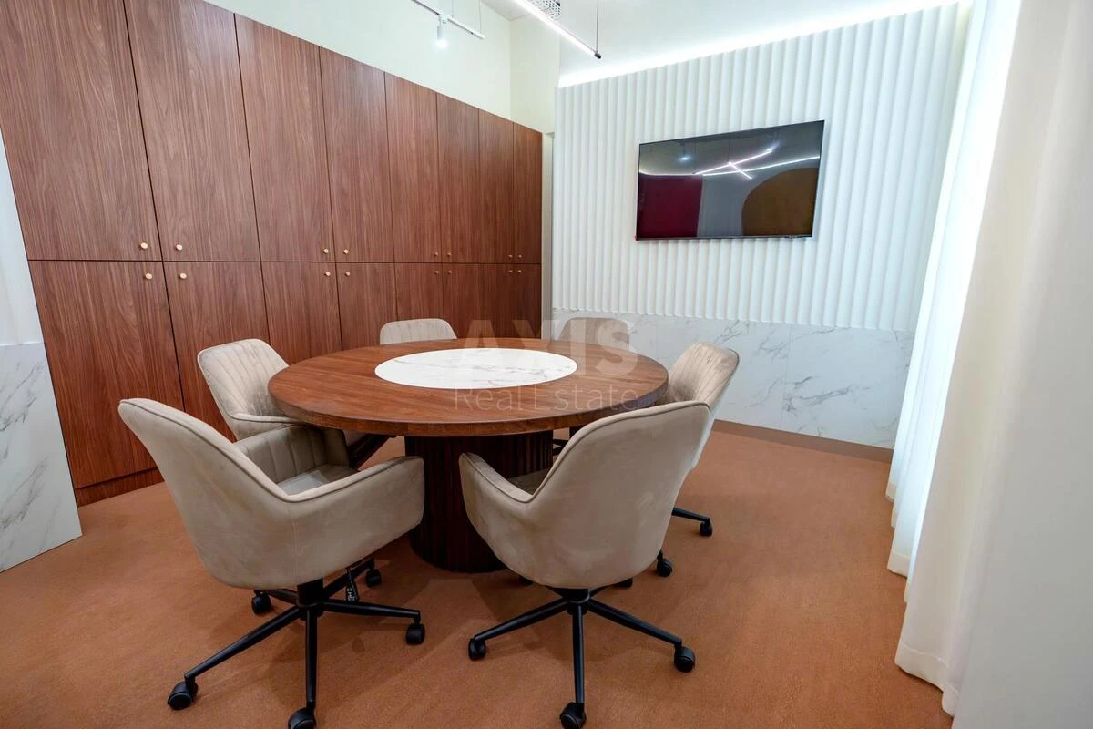 Office pr-t Berestejskij 42, 220m26792021