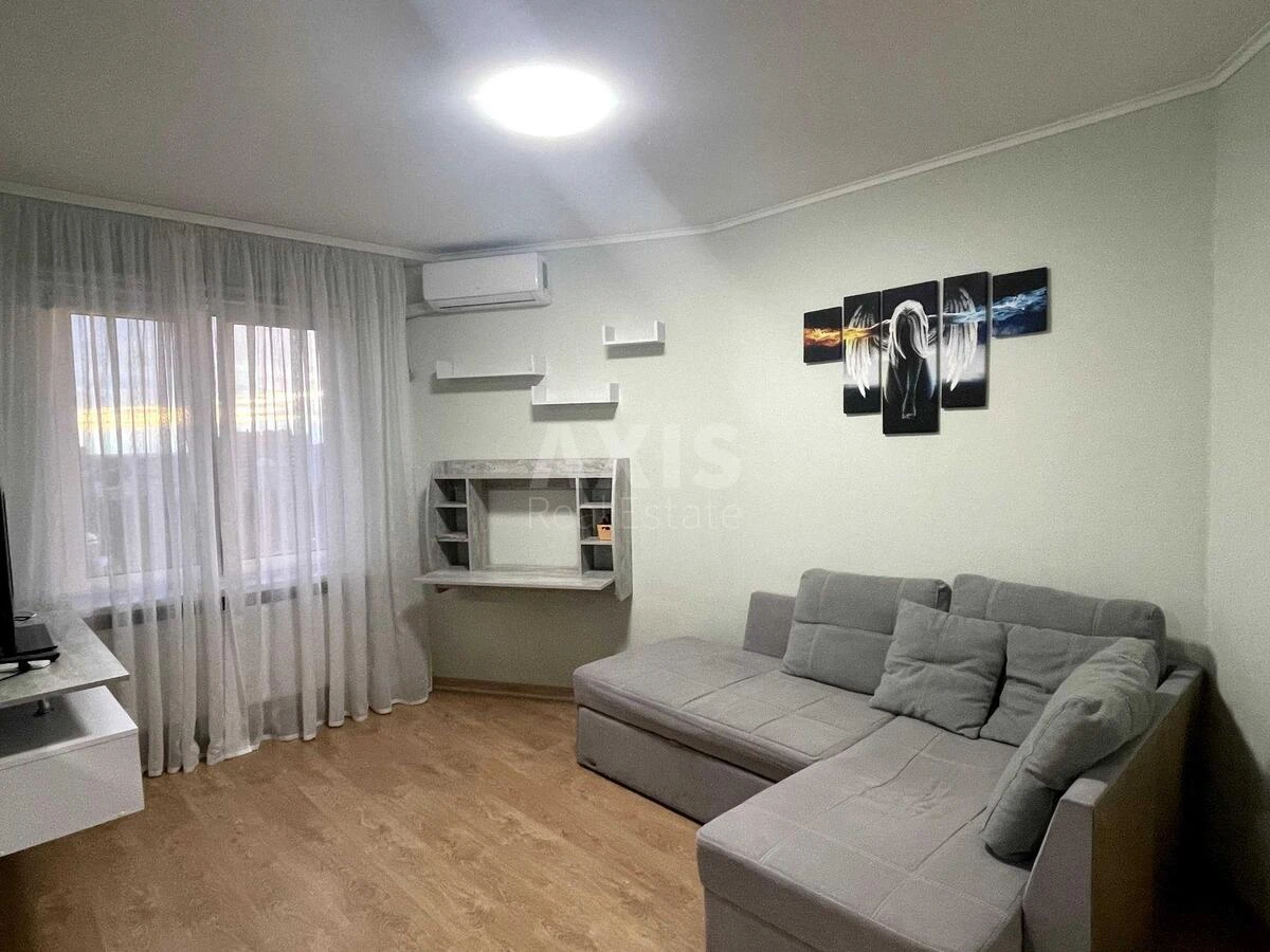 1k apartment pr-t Glushkova Akademika 6696783