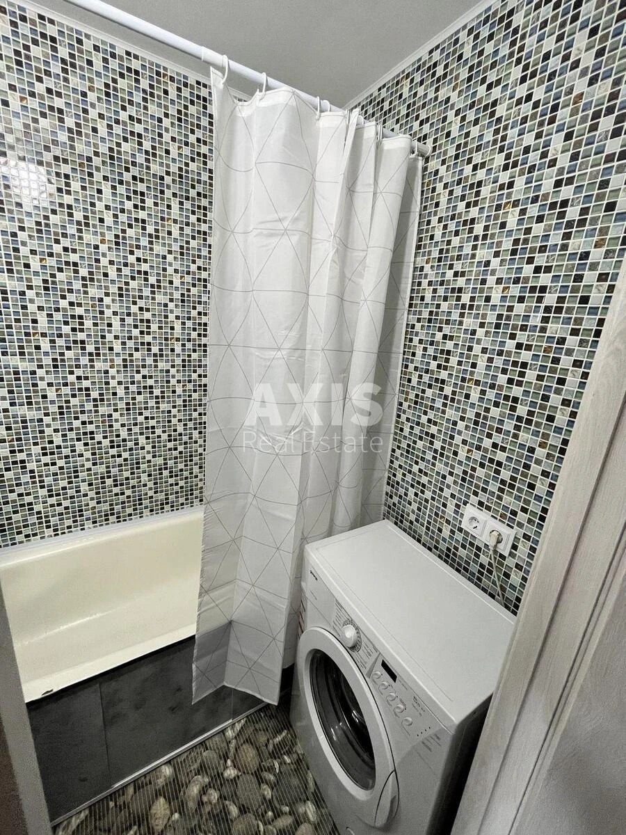 1k apartment pr-t Chervonoyi Kalyny seventy-nine A700196