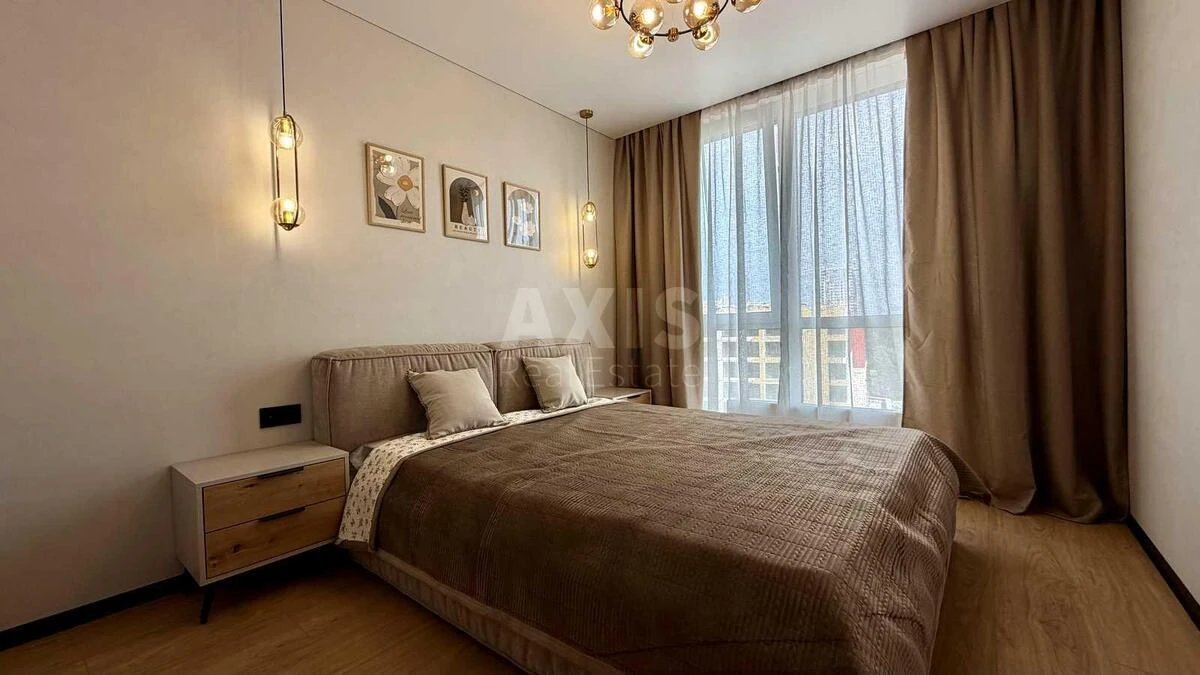 1k apartment nab. Dniprovs'ka 8713510